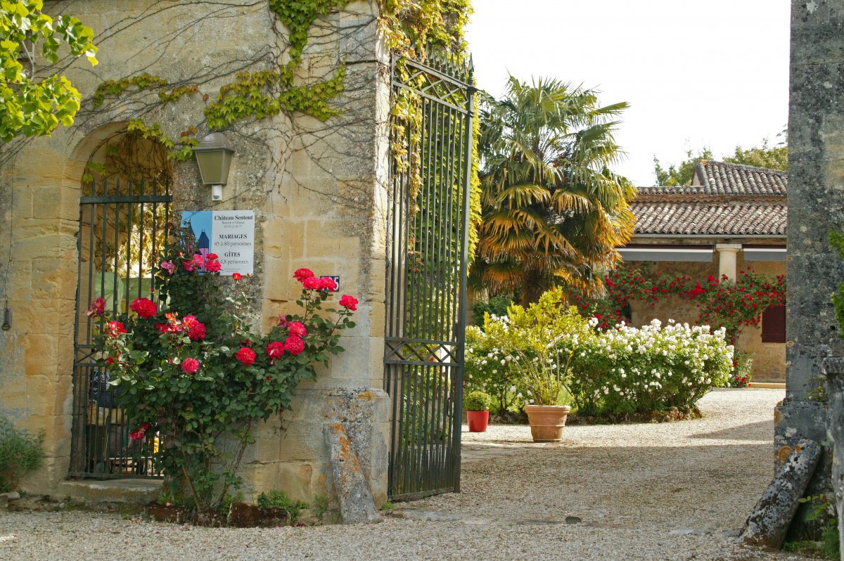 The entrance to Chateau Sentout